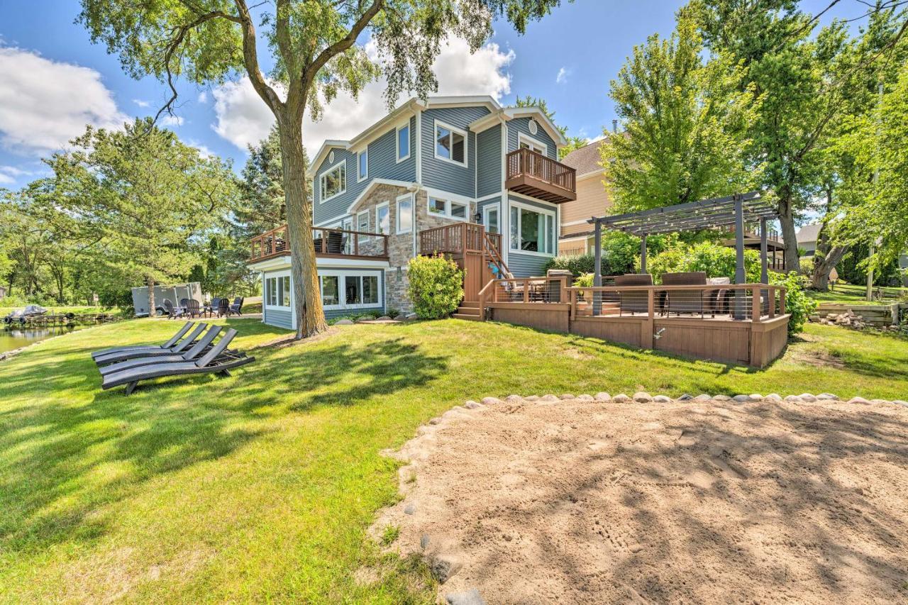 Lakefront Oasis With Boat Dock, Fire Pit, Grill Bristol Kültér fotó